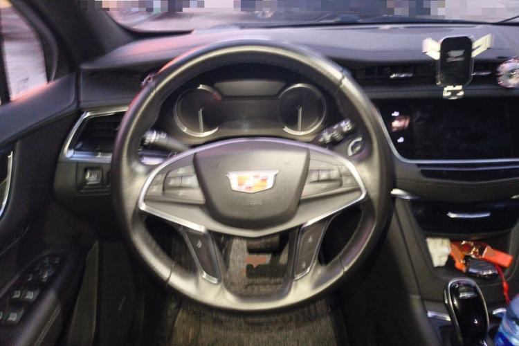 Used Cadillac XT5 2021 28T Luxury Model Steering Wheel