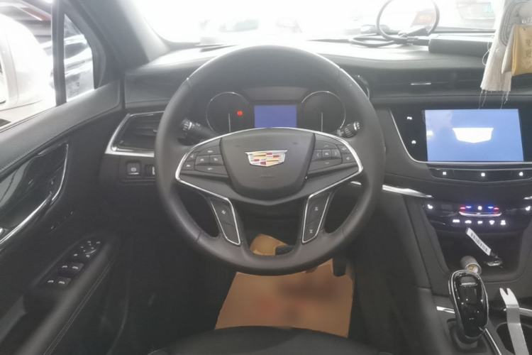 Used Cadillac XT5 2021 28T Luxury Model Steering Wheel