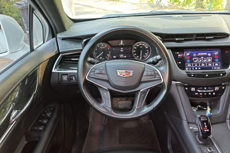 Used Cadillac XT5 2021 2.0T Four-Wheel Drive Luxury Version Steering Wheel