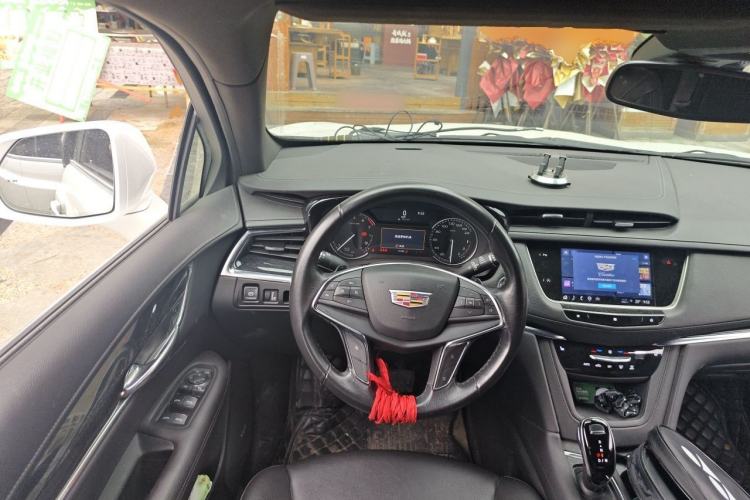 Used Cadillac XT5 2021 28T Luxury Model Steering Wheel