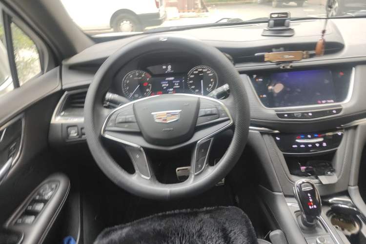 Used Cadillac XT5 2021 2.0T Two-Wheel Drive Luxury Version Steering Wheel