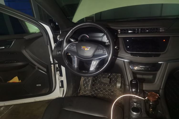 Used Cadillac XT5 2021 2.0T Two-Wheel Drive Luxury Version Steering Wheel