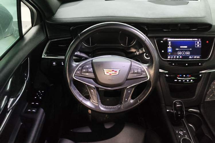 Used Cadillac XT5 2021 28T Luxury Model Steering Wheel