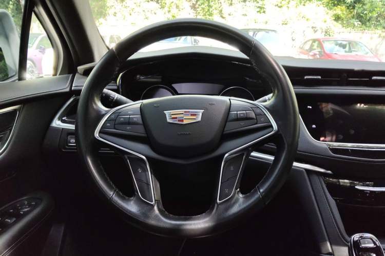 Used Cadillac XT5 2021 2.0T Two-Wheel Drive Luxury Version Steering Wheel