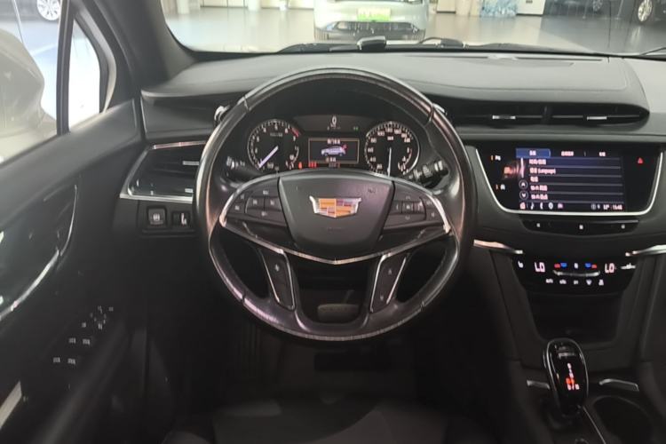 Used Cadillac XT5 2021 28T Luxury Model Steering Wheel