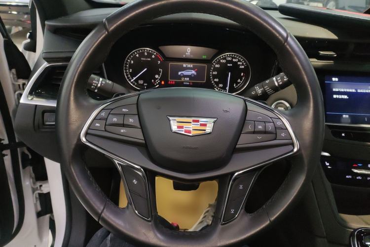 Used Cadillac XT5 2021 28T Luxury Model Steering Wheel