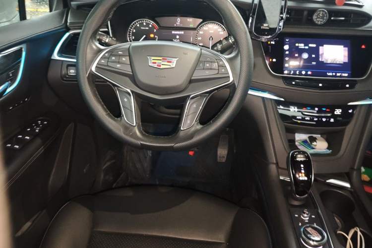 Used Cadillac XT5 2021 2.0T Two-Wheel Drive Luxury Version Steering Wheel