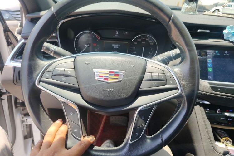 Used Cadillac XT5 2021 2.0T Two-Wheel Drive Luxury Version Steering Wheel