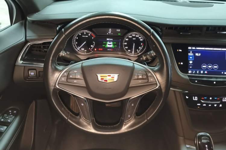 Used Cadillac XT5 2021 28T Luxury Model Steering Wheel