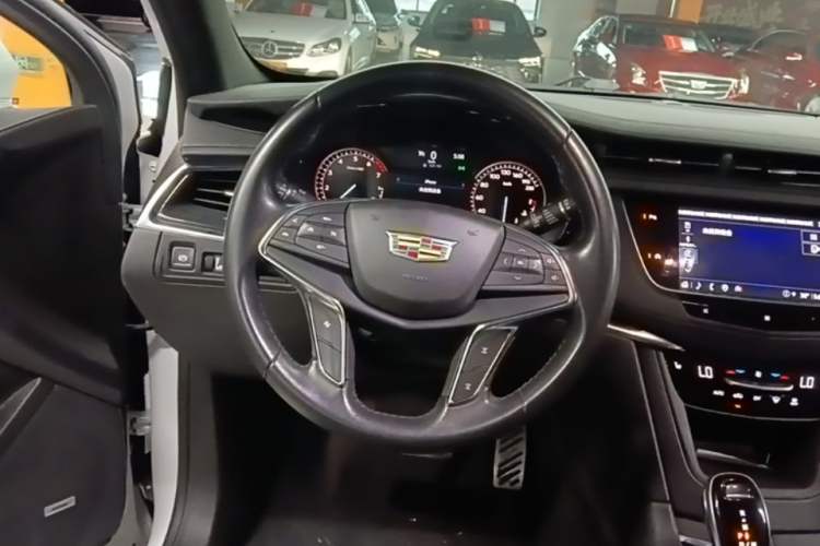 Used Cadillac XT5 2021 2.0T Four-Wheel Drive Luxury Version Steering Wheel