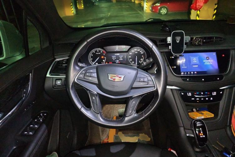 Used Cadillac XT5 2021 28T Luxury Model Steering Wheel