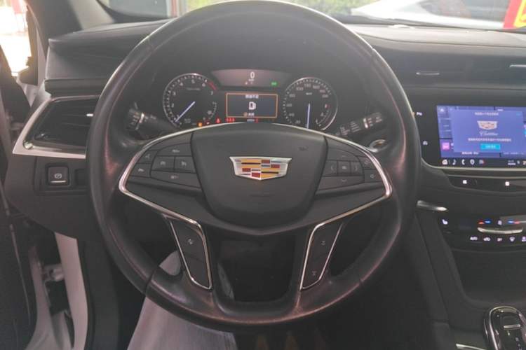 Used Cadillac XT5 2021 28T Luxury Model Steering Wheel