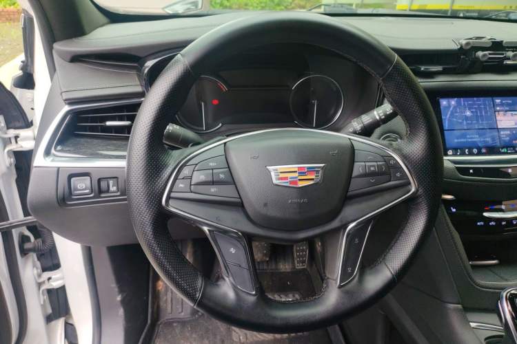 Used Cadillac XT5 2021 2.0T Two-Wheel Drive Luxury Version Steering Wheel