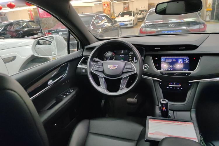 Used Cadillac XT5 2021 2.0T Two-Wheel Drive Luxury Version Steering Wheel