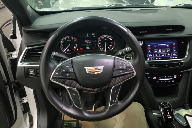 Used Cadillac XT5 2021 28T Luxury Model Steering Wheel
