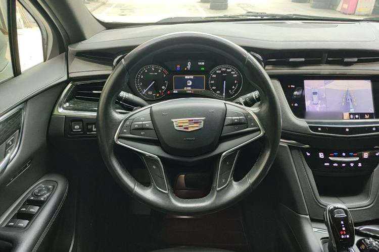 Used Cadillac XT5 2021 28T Luxury Model Steering Wheel