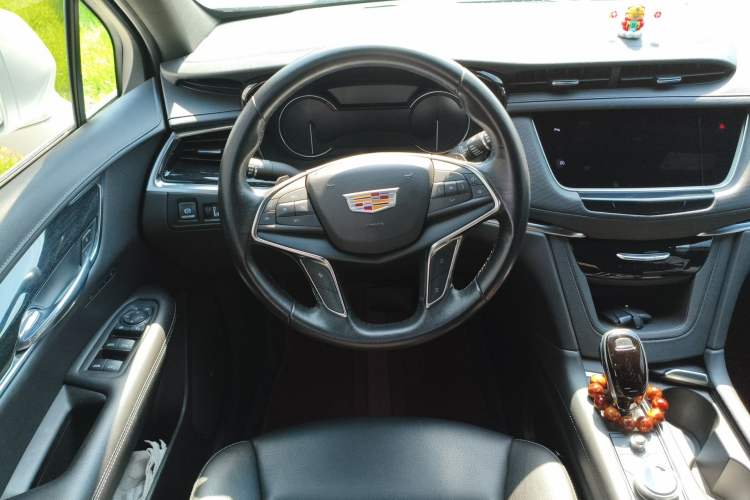 Used Cadillac XT5 2021 2.0T Four-Wheel Drive Luxury Version Steering Wheel