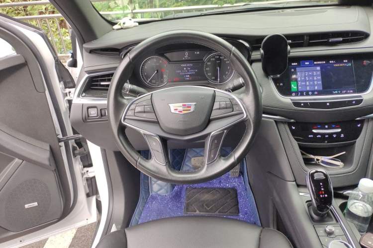 Used Cadillac XT5 2021 28T Luxury Model Steering Wheel