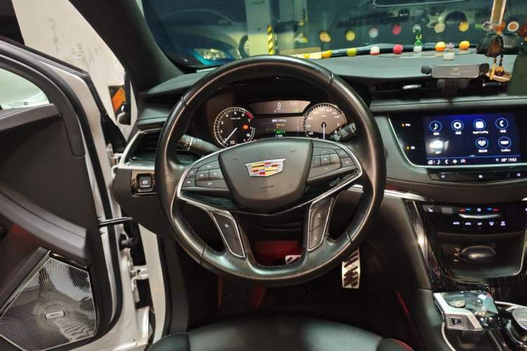 Used Cadillac XT5 2021 2.0T Four-Wheel Drive Luxury Version Steering Wheel