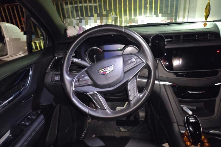 Used Cadillac XT5 2021 28T Luxury Model Steering Wheel