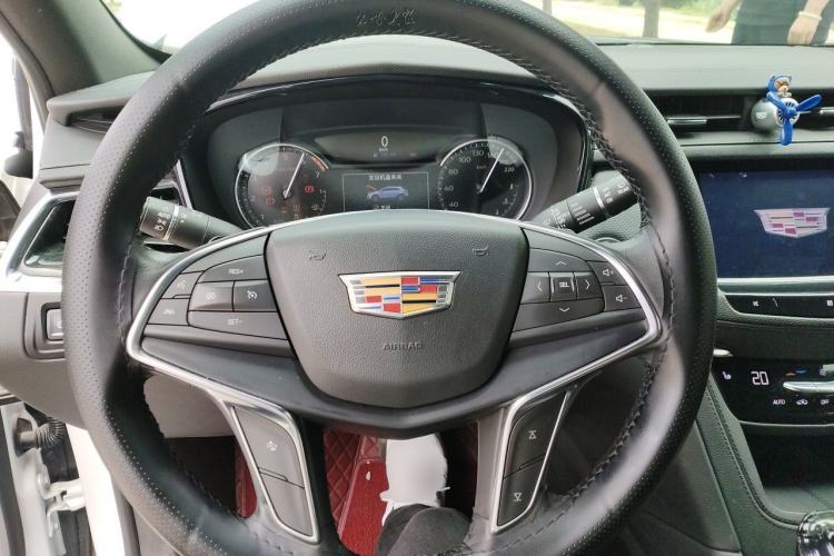 Used Cadillac XT5 2021 28T Luxury Model Steering Wheel