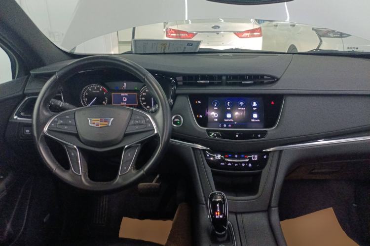 Used Cadillac XT5 2021 28T Luxury Model Steering Wheel