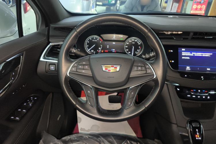 Used Cadillac XT5 2021 28T Luxury Model Steering Wheel
