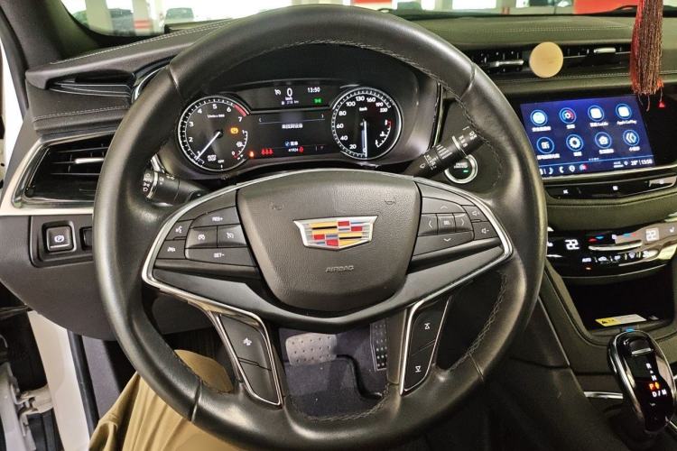 Used Cadillac XT5 2021 2.0T Two-Wheel Drive Luxury Version Steering Wheel