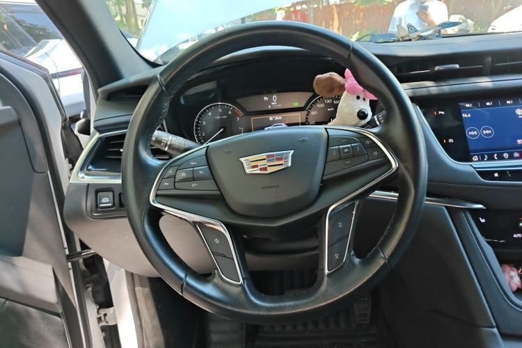 Used Cadillac XT5 2021 2.0T Two-Wheel Drive Luxury Version Steering Wheel