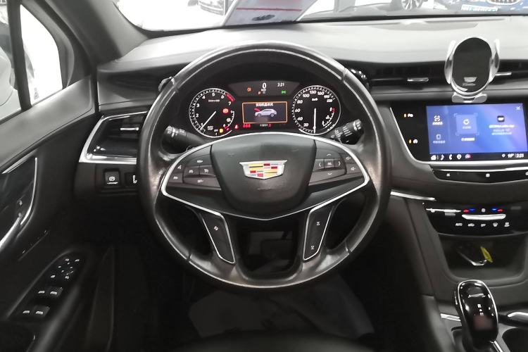 Used Cadillac XT5 2021 28T Luxury Model Steering Wheel