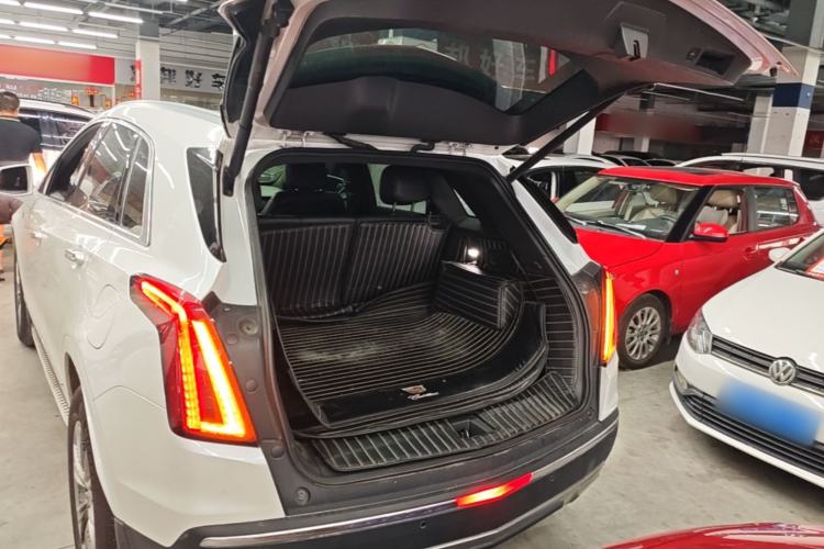 Used Cadillac XT5 2021 28T Luxury Model Trunk