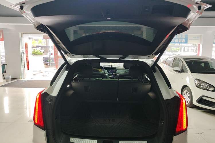 Used Cadillac XT5 2021 28T Four-Wheel Drive Luxury Version Trunk