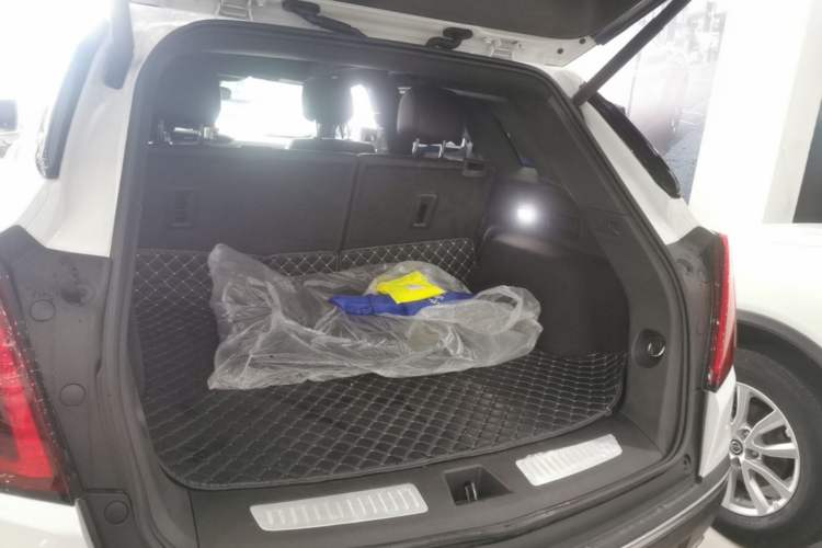 Used Cadillac XT5 2021 28T Luxury Model Trunk