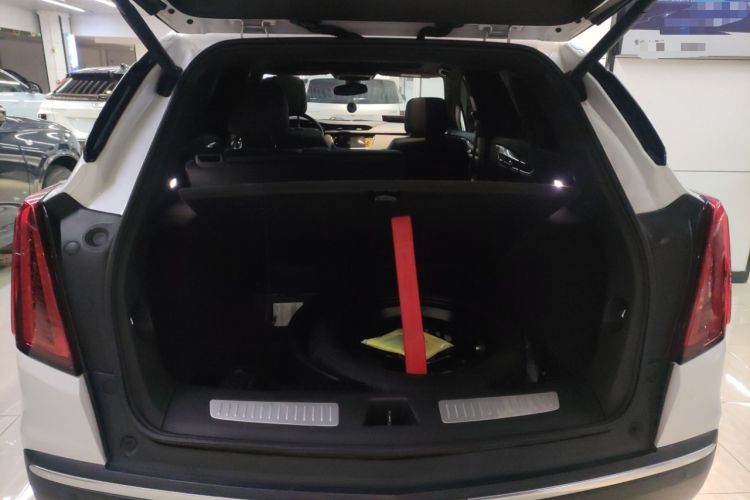Used Cadillac XT5 2021 28T Luxury Model Trunk