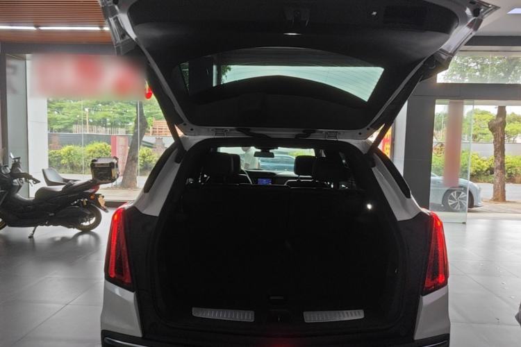 Used Cadillac XT5 2021 28T Luxury Model Trunk