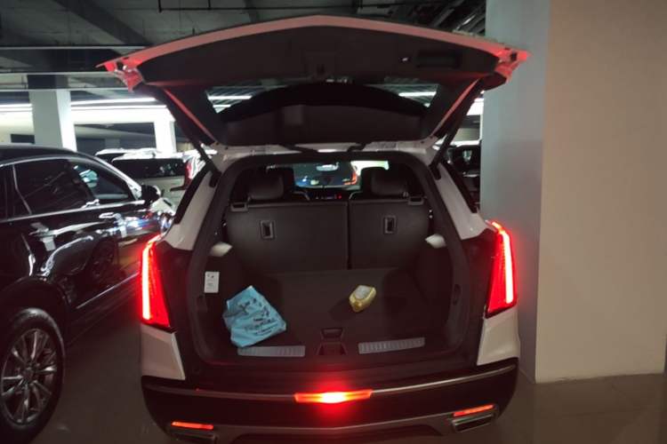 Used Cadillac XT5 2021 28T Luxury Model Trunk