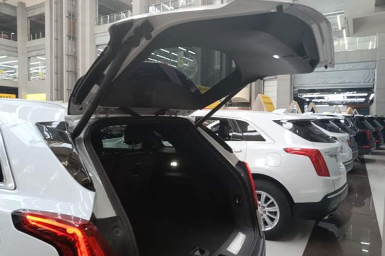 Used Cadillac XT5 2021 28T Luxury Model Trunk