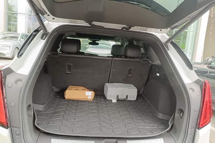 Used Cadillac XT5 2021 28T Luxury Model Trunk