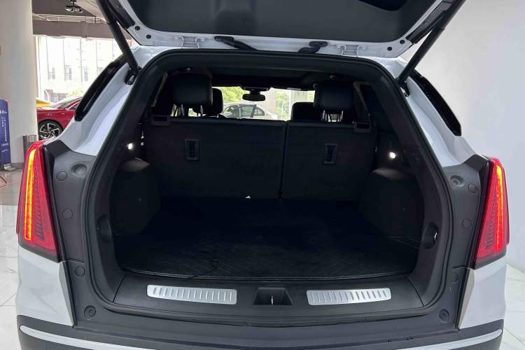 Used Cadillac XT5 2021 28T Luxury Model Trunk
