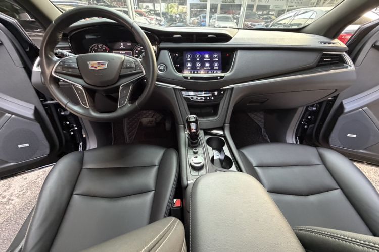 Used Cadillac XT5 2022 2.0T Two-Wheel Drive Luxury Version Audio And AC Panel