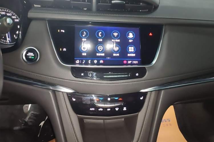 Used Cadillac XT5 2022 2.0T Two-Wheel Drive Luxury Version Audio And AC Panel