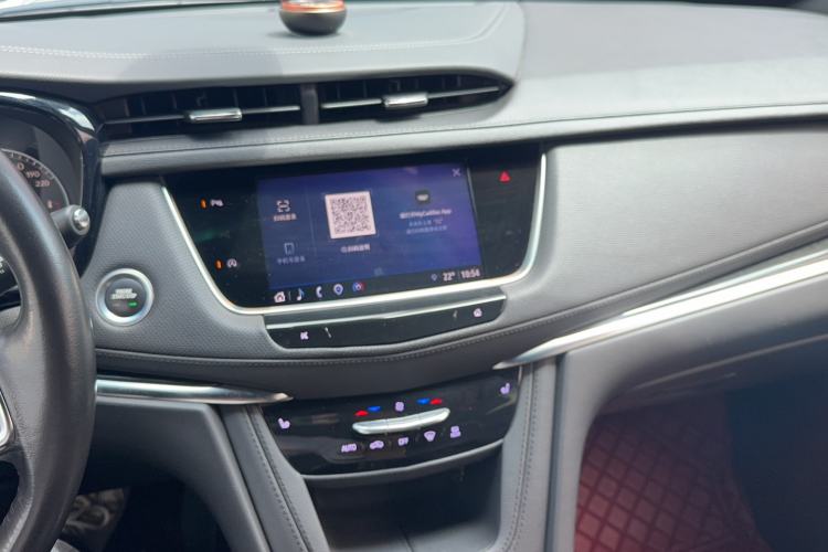 Used Cadillac XT5 2022 2.0T Two-Wheel Drive Luxury Version Audio And AC Panel