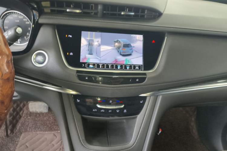 Used Cadillac XT5 2022 2.0T Two-Wheel Drive Luxury Version Audio And AC Panel