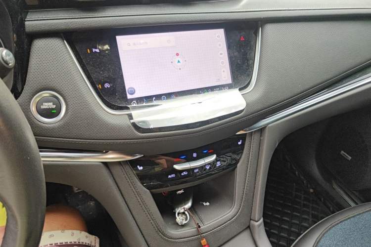 Used Cadillac XT5 2022 2.0T Two-Wheel Drive Luxury Version Audio And AC Panel