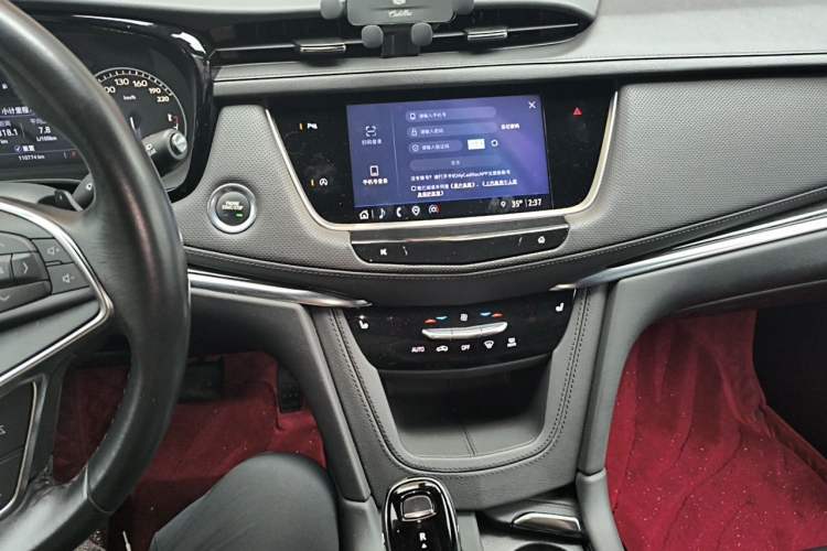 Used Cadillac XT5 2022 2.0T Two-Wheel Drive Luxury Version Audio And AC Panel