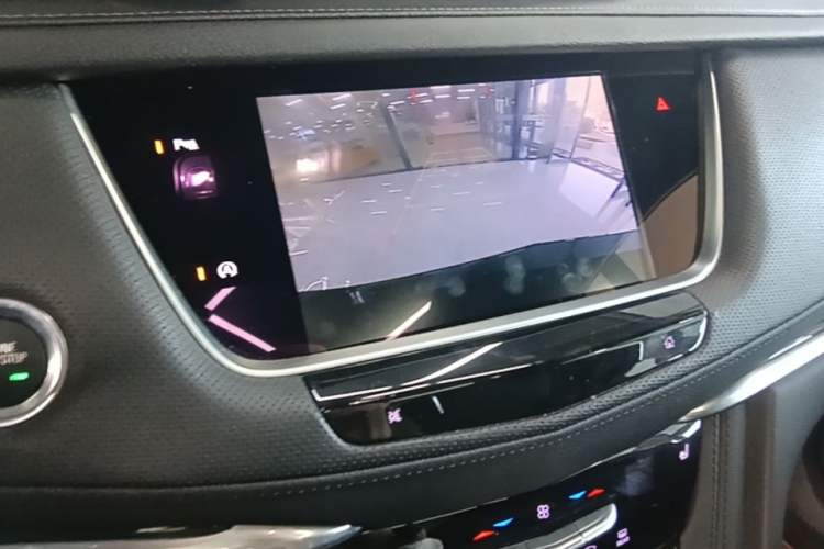 Used Cadillac XT5 2022 2.0T Two-Wheel Drive Luxury Version Audio And AC Panel