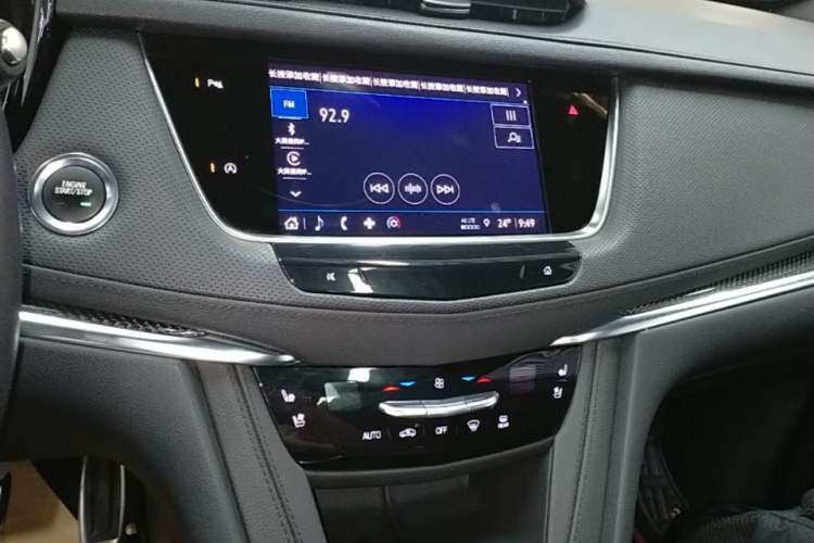 Used Cadillac XT5 2022 2.0T Four-Wheel Drive Premium Edition Audio And AC Panel