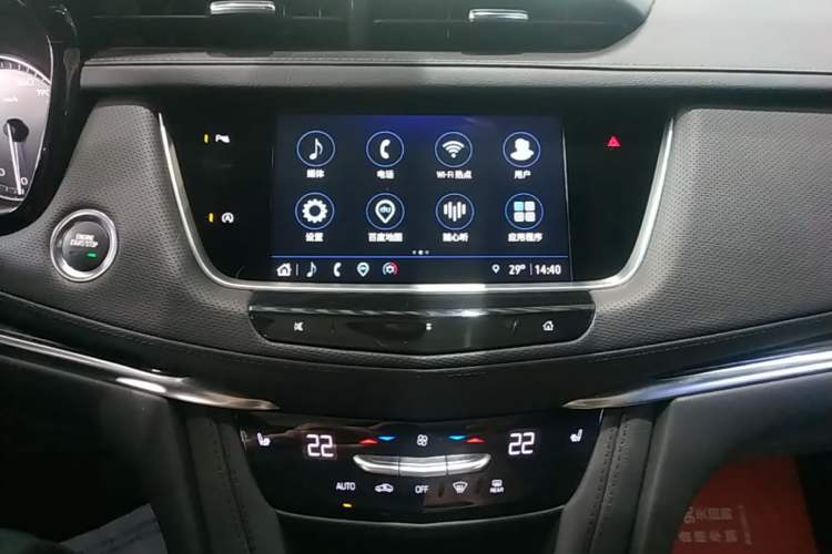 Used Cadillac XT5 2022 2.0T Two-Wheel Drive Luxury Version Audio And AC Panel
