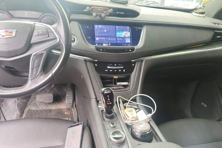 Used Cadillac XT5 2022 2.0T Two-Wheel Drive Luxury Version Audio And AC Panel