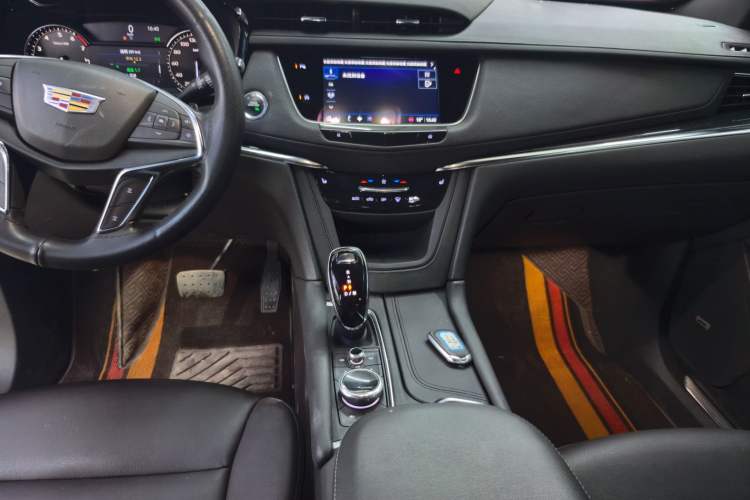 Used Cadillac XT5 2022 2.0T Two-Wheel Drive Luxury Version Audio And AC Panel